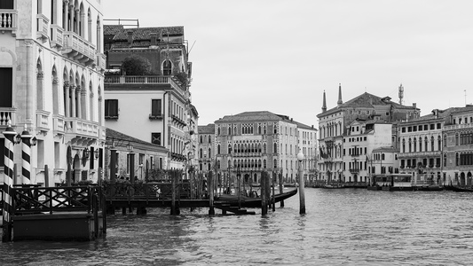 Canal Grande v oblasti spojení s Rio de Ca' Foscari
